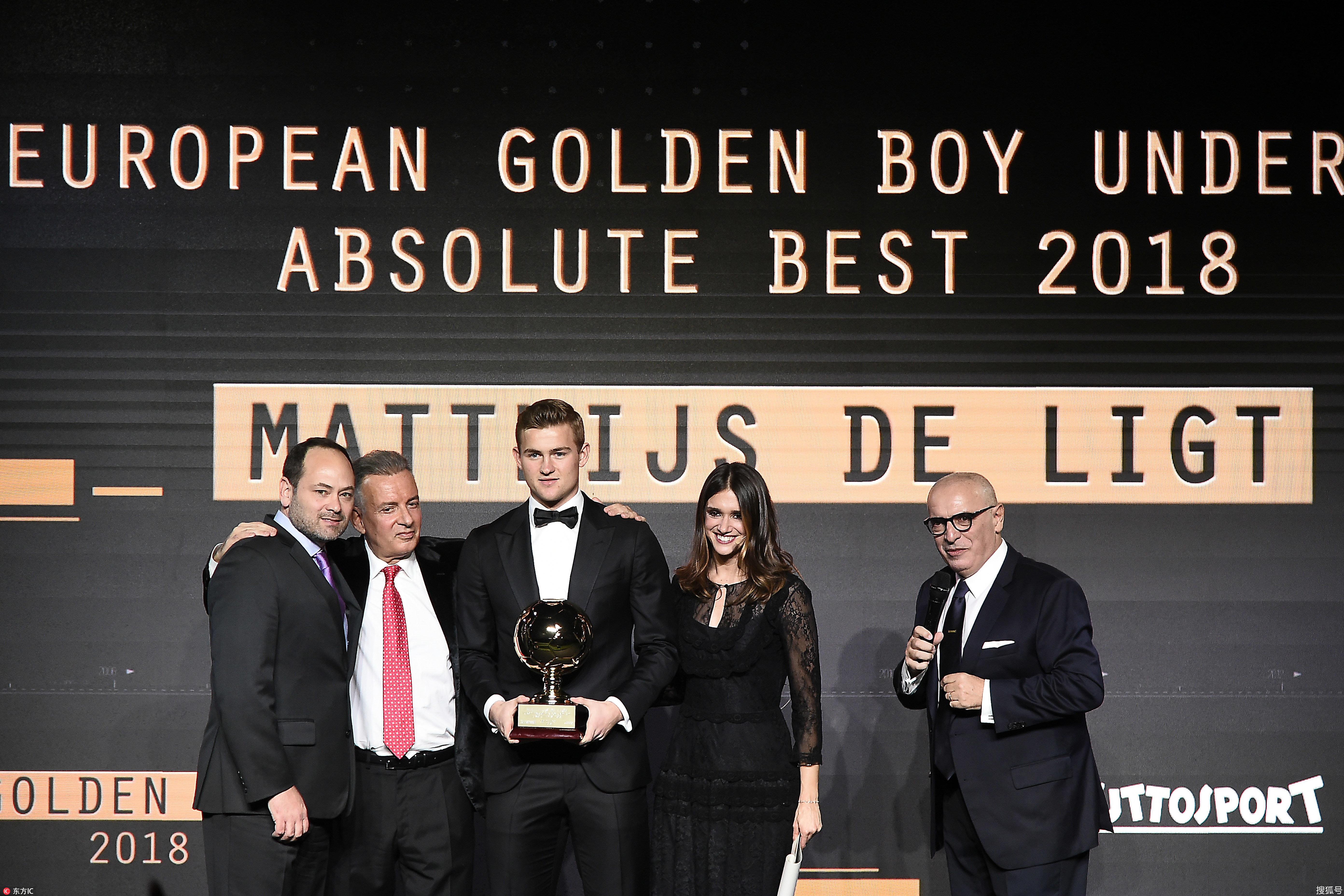 荷兰连番踢德,乌克兰黑爵波力迎 荷兰连番踢德,乌克兰黑爵波力迎