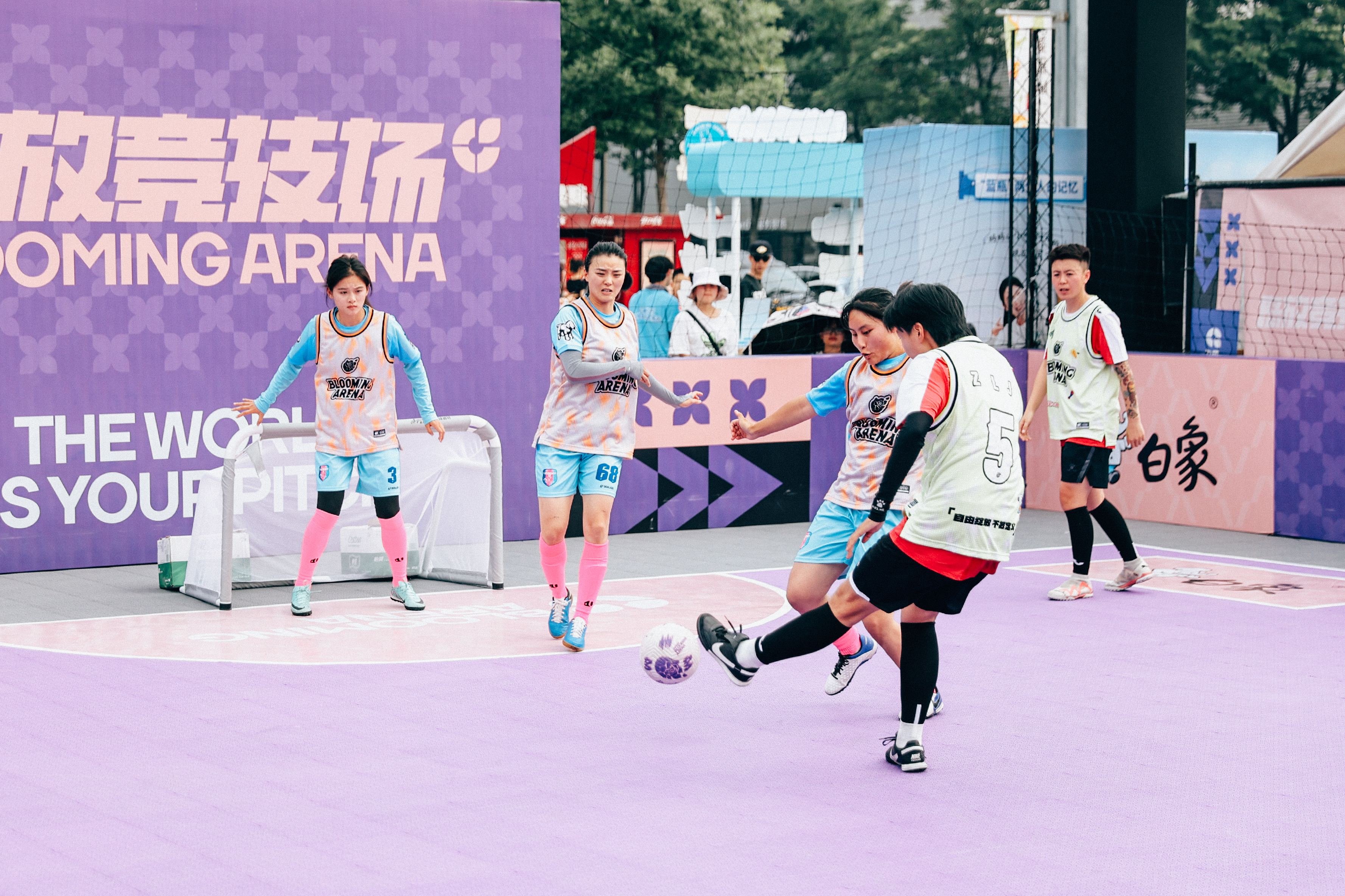 激情挥洒的比赛场面让人心潮澎湃 激情挥洒的比赛场面让人心潮澎湃