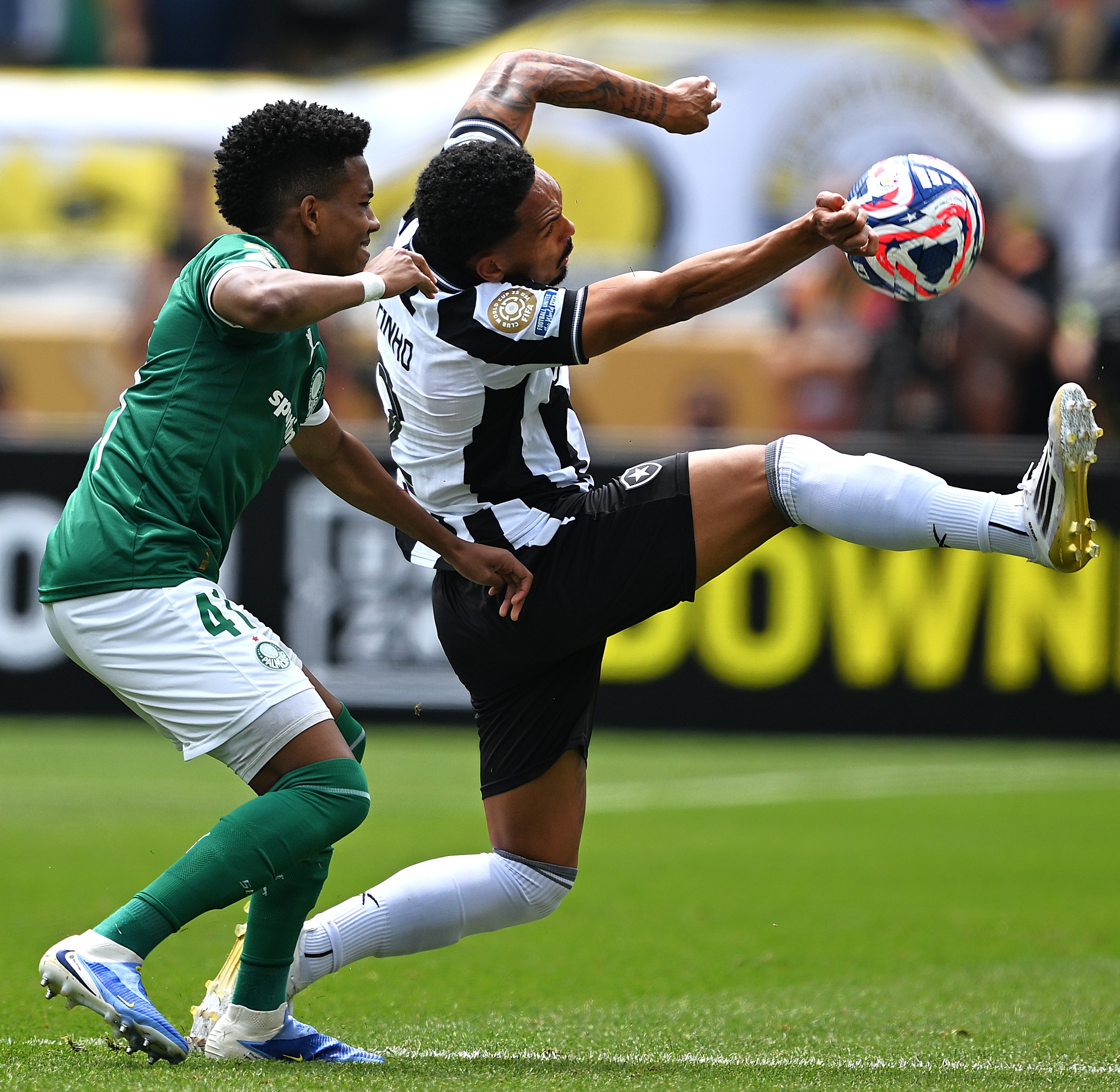 世界体育大赛紧张激烈进行，各国代表展现实力的简单介绍