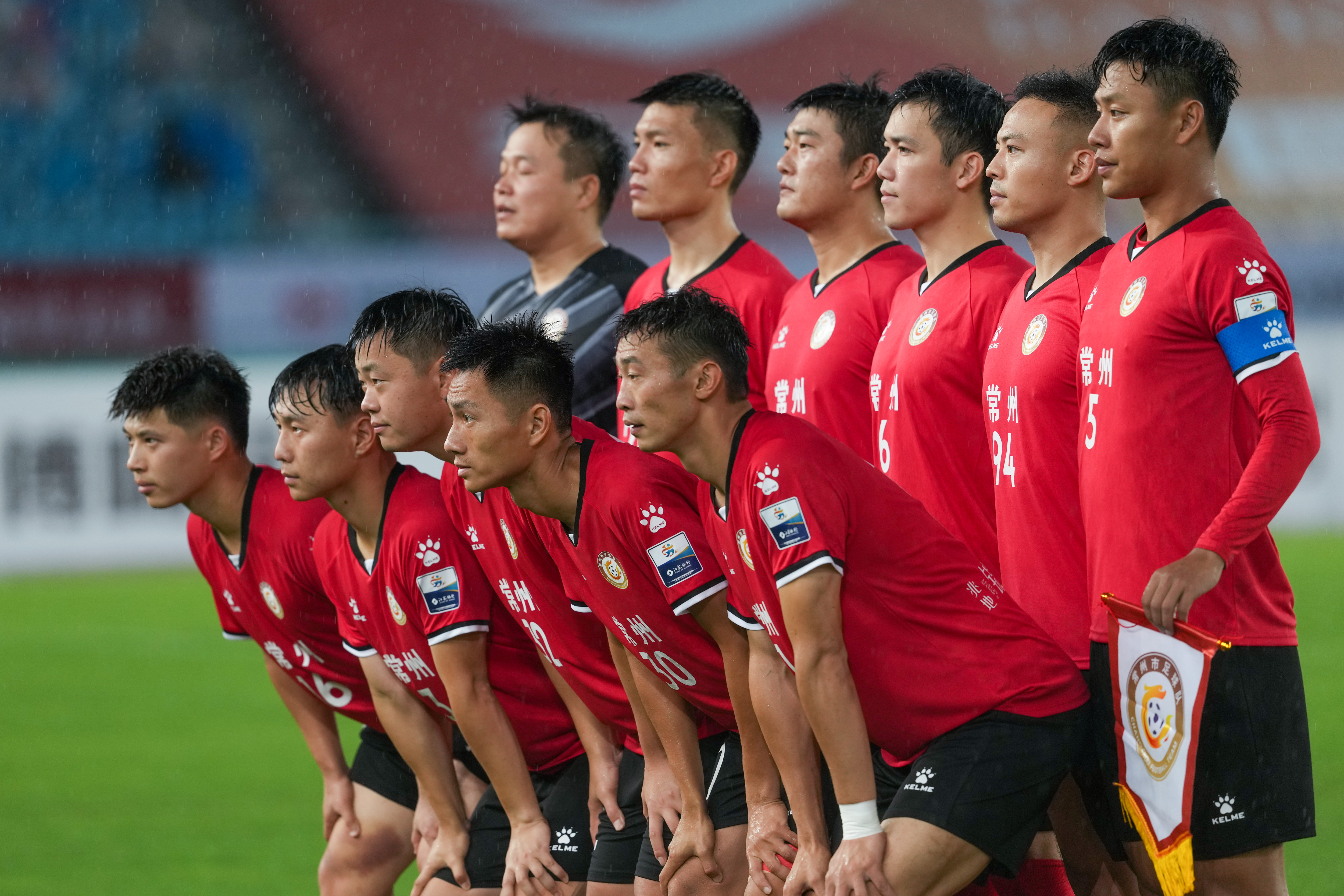 足球职业联赛上球员体能角逐如火如荼 足球职业联赛上球员体能角逐如火如荼