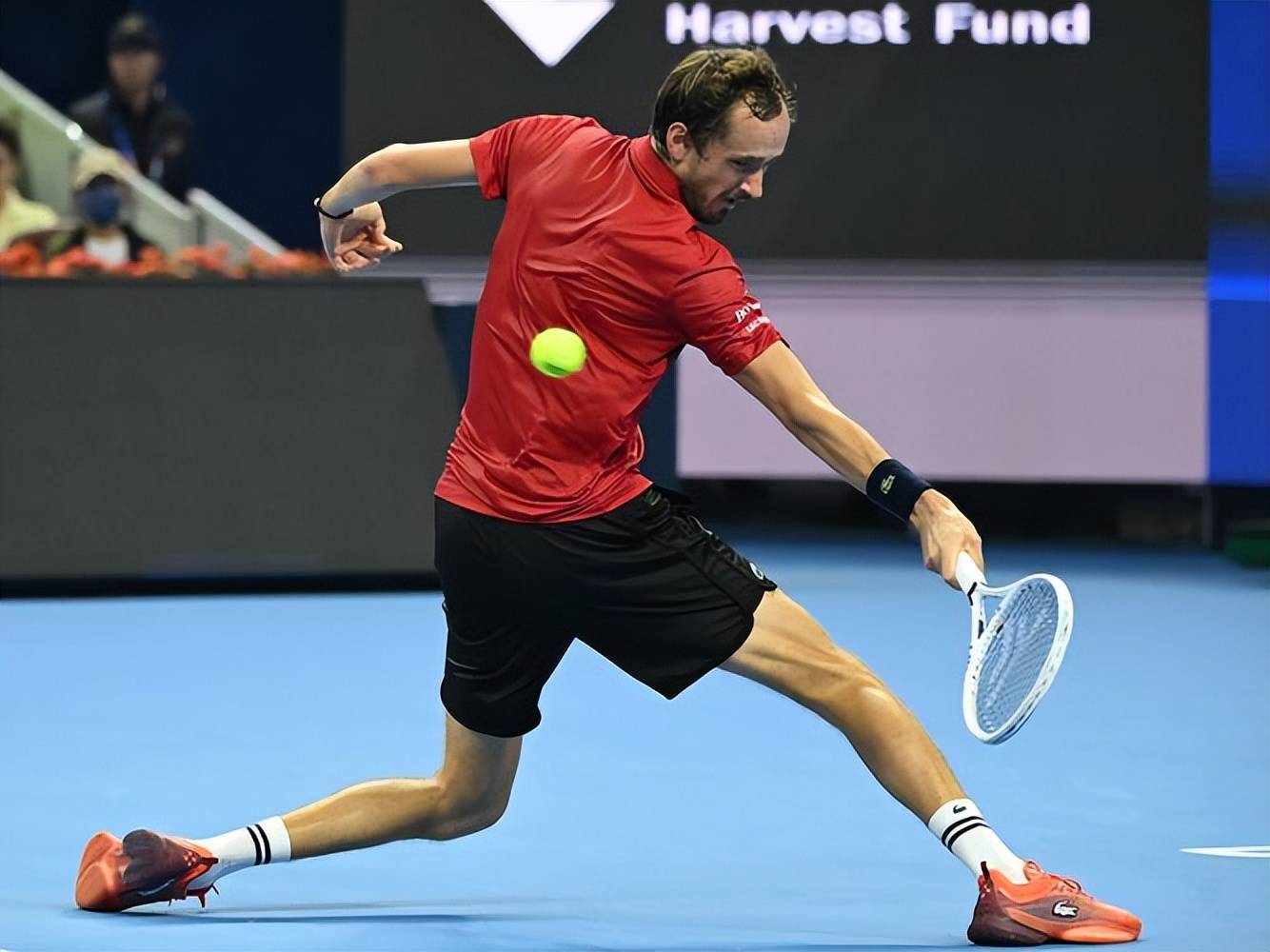 关于西班牙网球队翻盘澳大利亚网球队，梅德韦杰夫惊艳世界的信息