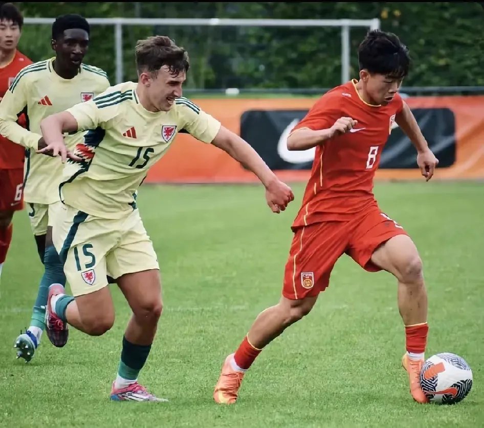 关于欧预赛热门对决,球迷激情高涨的信息 关于欧预赛热门对决,球迷激情高涨的信息