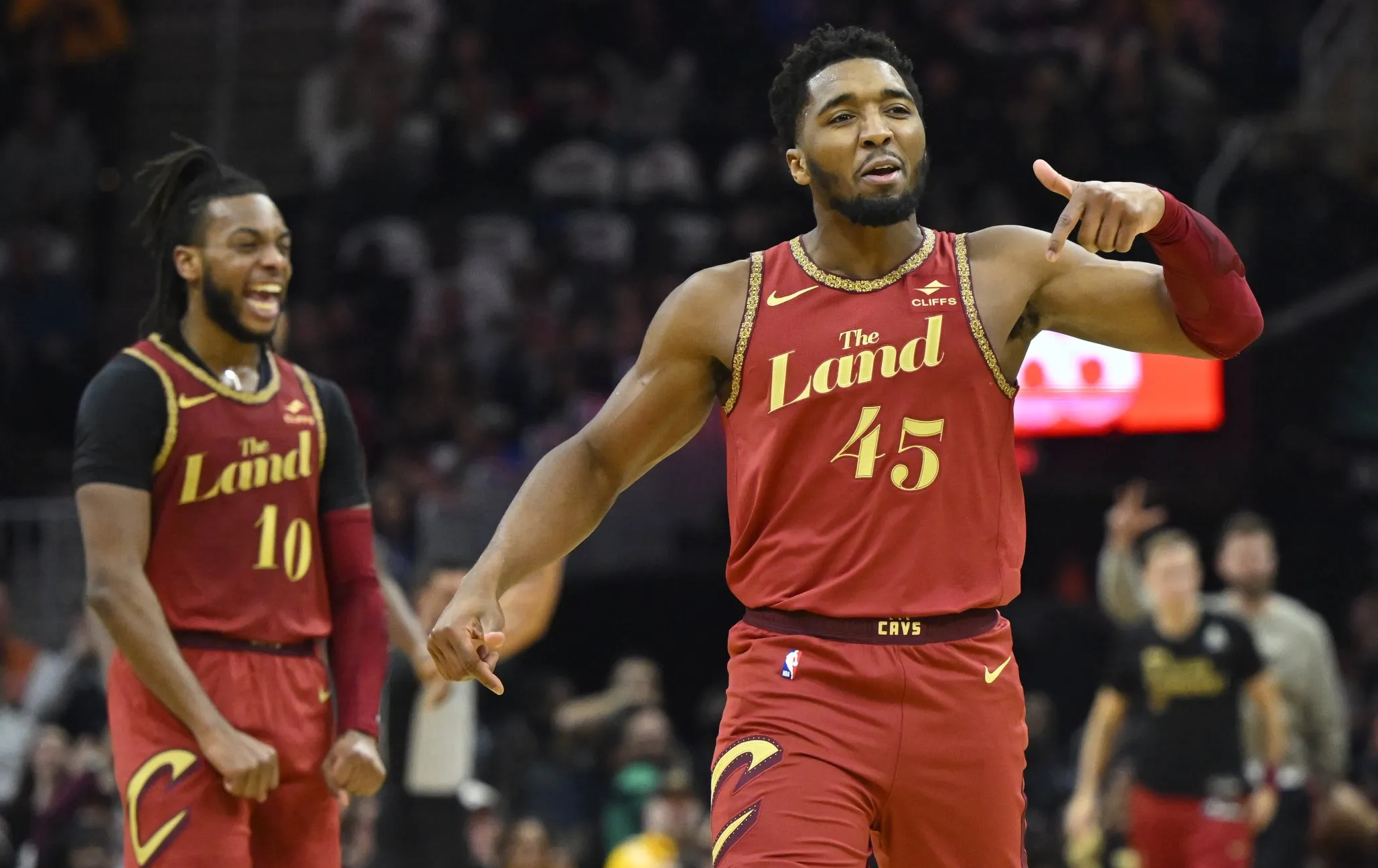 骑士队客场不敌猛龙,遗憾失利 骑士队客场不敌猛龙,遗憾失利