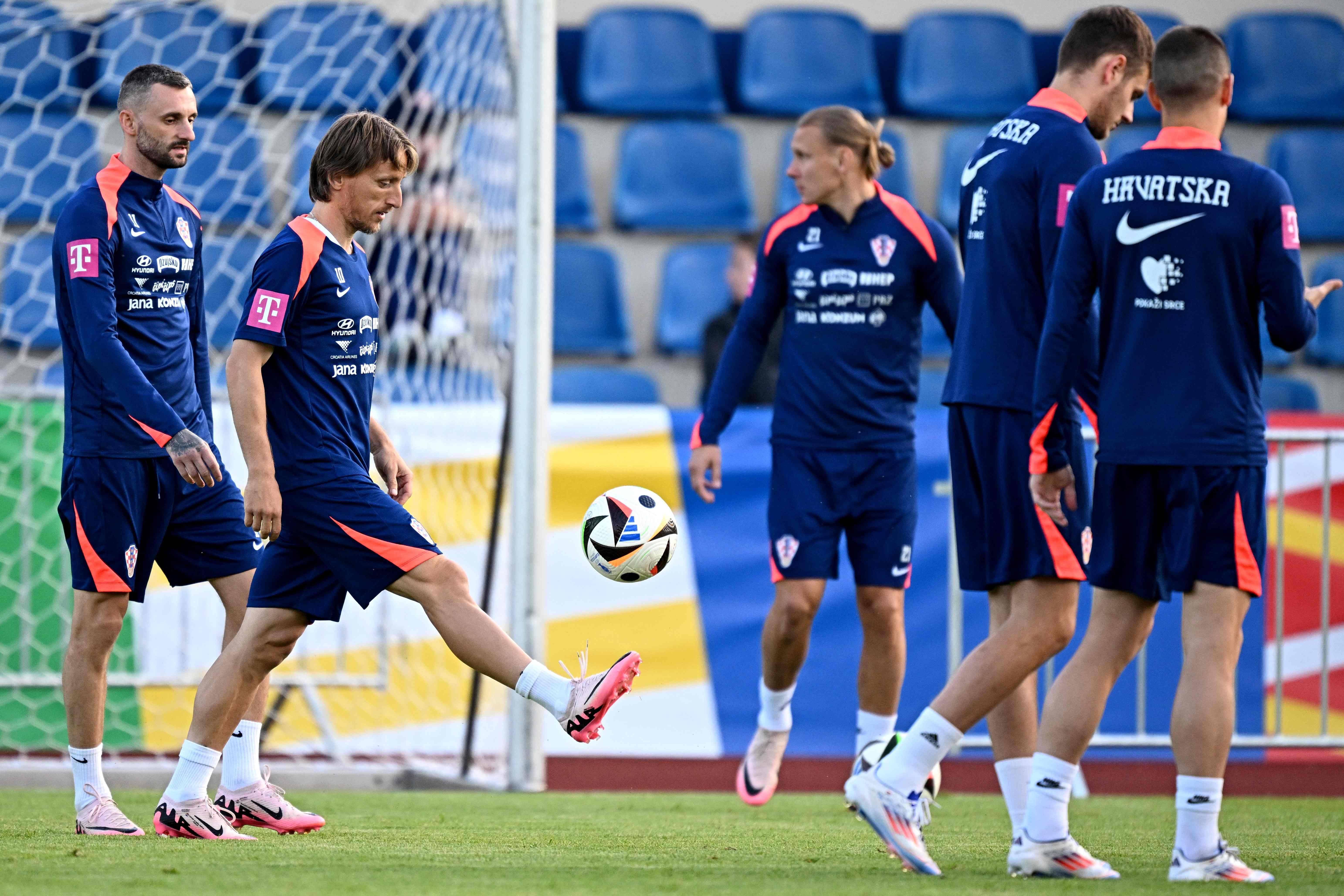 关于瑞士突围克罗地亚,晋级前景乐观的信息 关于瑞士突围克罗地亚,晋级前景乐观的信息