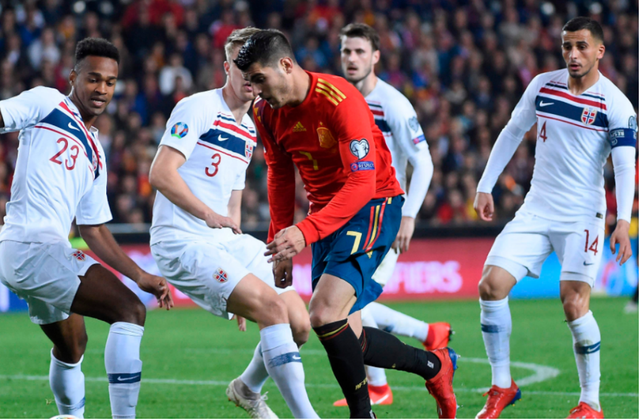 西班牙队险胜，欧预赛激烈对决