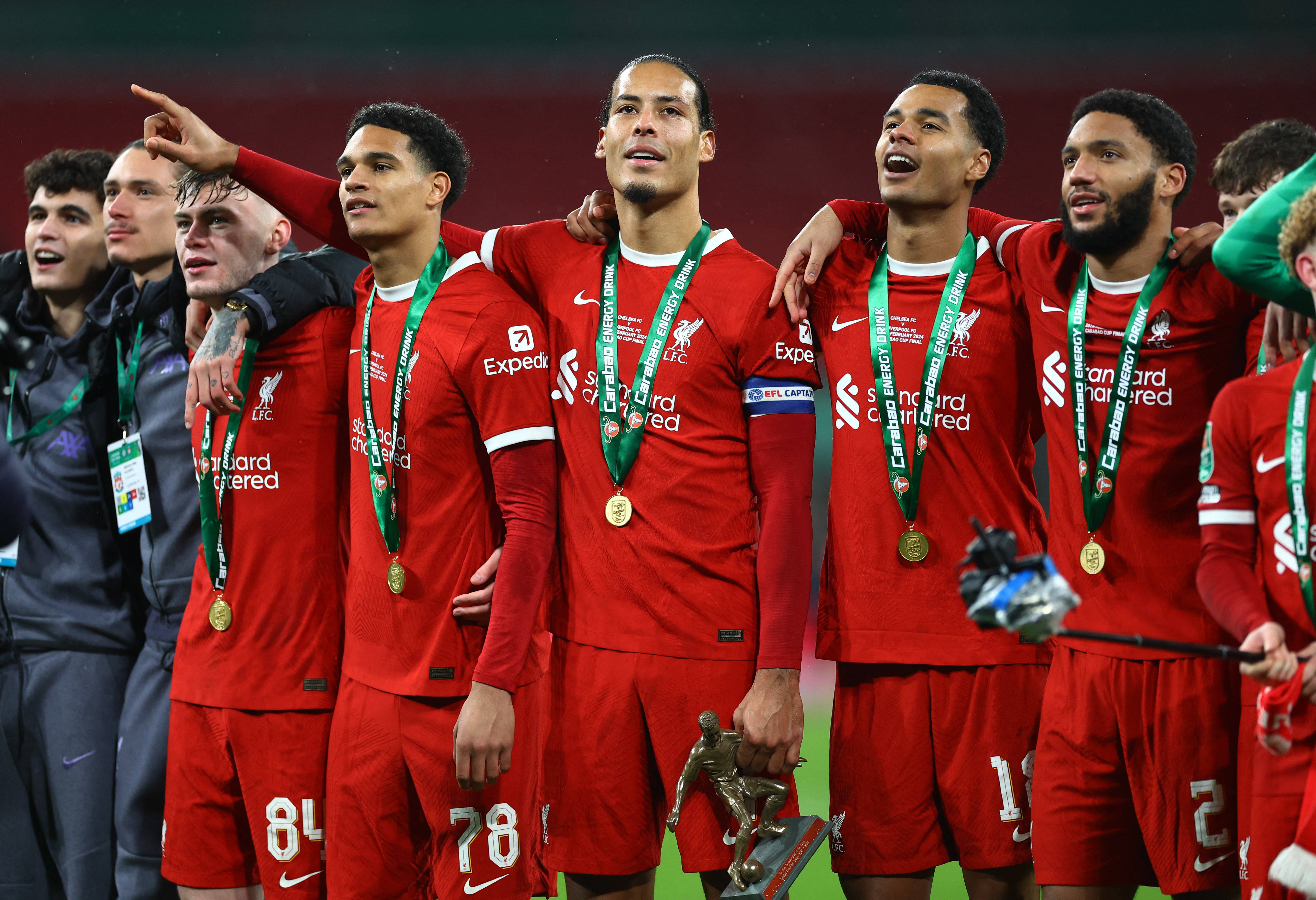 包含利物浦险胜AC米兰，晋级欧冠16强的词条