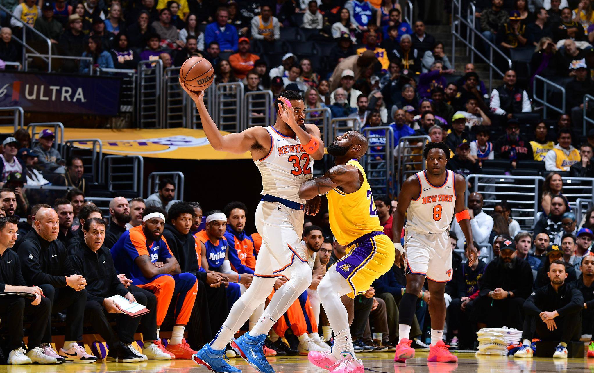 鹈鹕完胜浙江队，布克状态火热的简单介绍