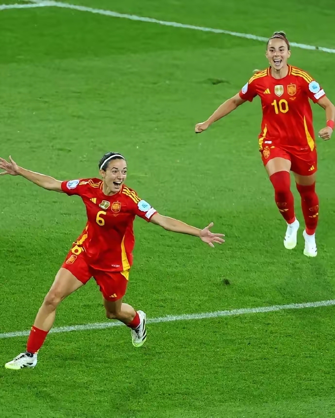 球场上的女足雄将，如虎添翼